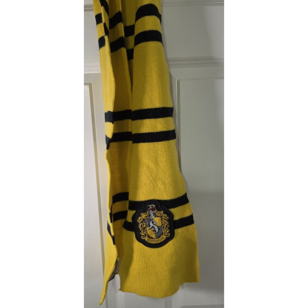 Harry Potter Hufflepuff Scarf Adult Yellow Black Knit Wizarding World Crest - Picture 9 of 9